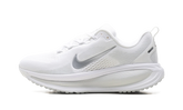 Vomero 18 WMNS"White Photon Dust Summit White Metallic Silver" HM6804 104
