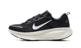 Vomero 18 WMNS"Black Summit White" HM6804 005
