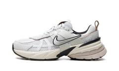 V2K Run WMNS"Pure Platinum/ Chrome" FN6703 002