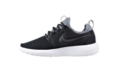Roshe Two SE WMNS"Black/Black/Cool Grey/White" 881188 001