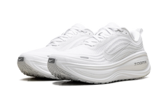 Vomero Plus WMNS"Triple White" HV8154 102