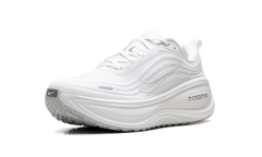 Vomero Plus WMNS"Triple White" HV8154 102