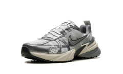 V2K RUN WMNS"Pure Platinum Wolf Grey" FD0736 003