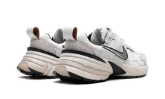V2K Run Wmns"Summit White" FN6703 100